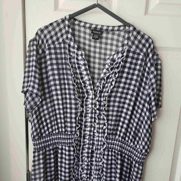 Black & White checked short sleeve, sheer, chiffon, button-up blouse - Picture 1 of 6